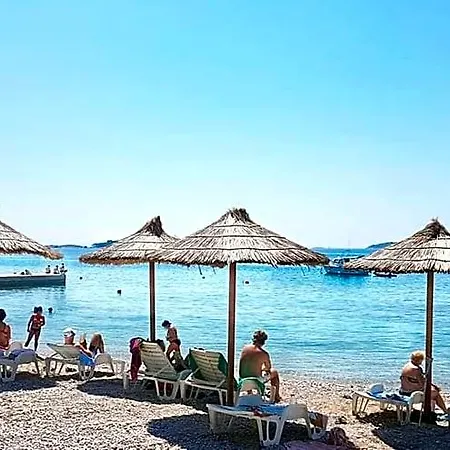Ξενοδοχείο Indijan 4*